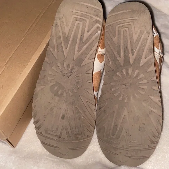 Cow Print 🐮 Ugg - Picture 3 of 6